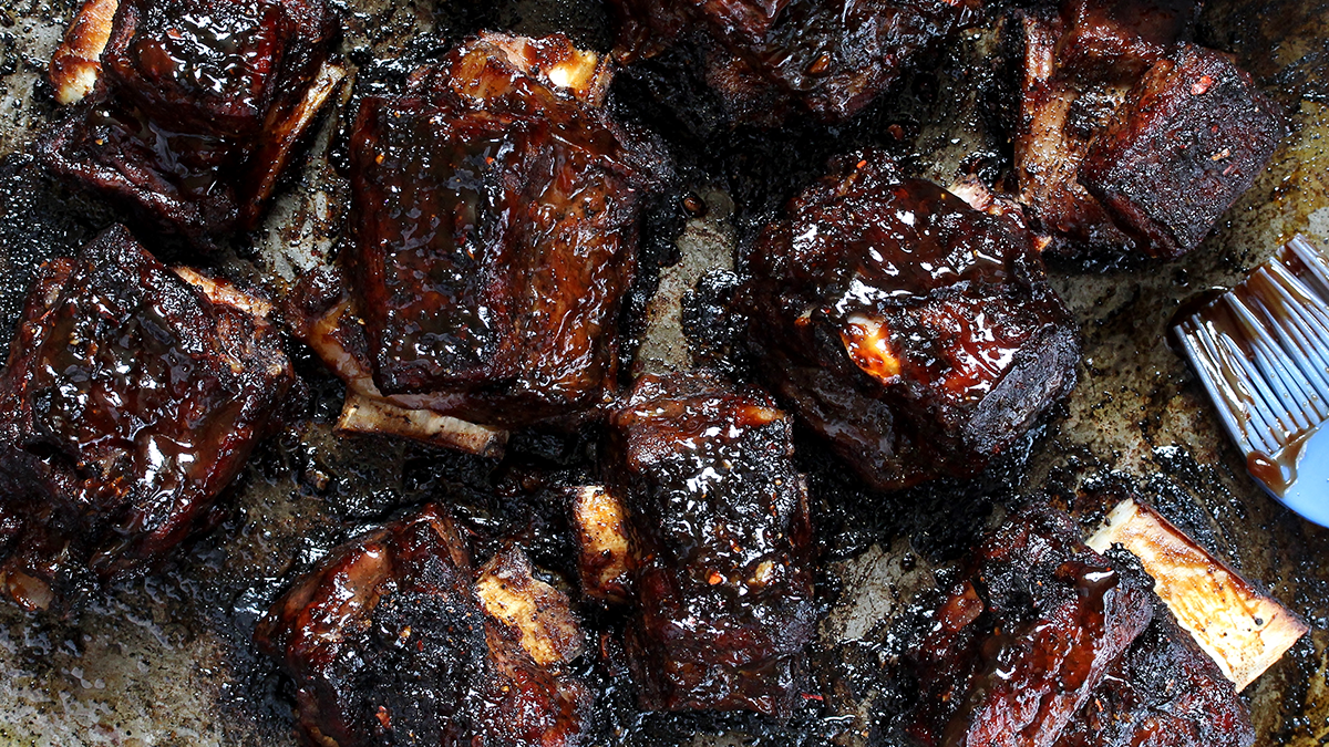 bbq glazed short ribs cooking