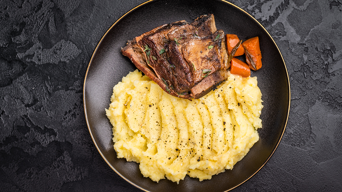 Short ribs with mash and carrots